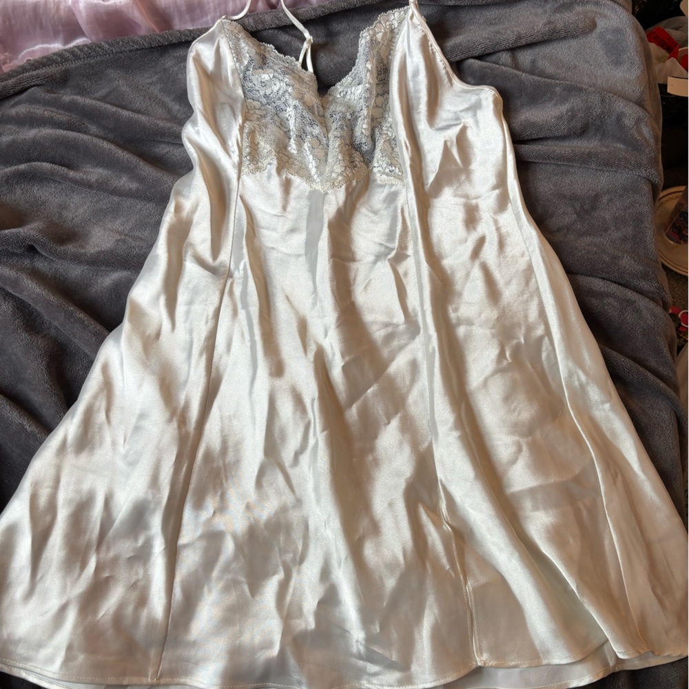 Elegant White Lace Trim Nightgown